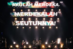 Voice of Baceprot performing live with words that read “Akulah Merdeka, Merdekalah Seutuhnya” or I am free, be free completely